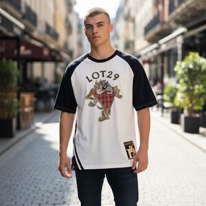 LOT29 LUXE Vintage Tazmanian Devil Looney Tunes Raglan T Shirt Size L NWT